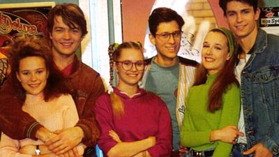 image de la news Après Les Mystères de l'Amour, Premiers baisers et Les Filles d'à côté bientôt de retour ?