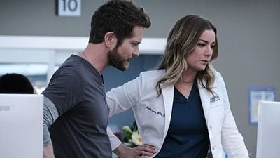 image de la news The Resident : un bouleversement inattendu pour Nic et Conrad dans la saison 4 [SPOILERS]