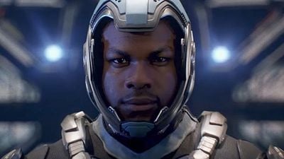 Pacific Rim 2 sur TFX : pourquoi y a-t-il eu un changement de réalisateur pour cette suite ?