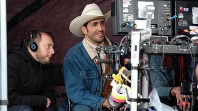 image de la news La Flamme sur CANAL+ : découvrez l’hilarant bêtisier de la série de Jonathan Cohen