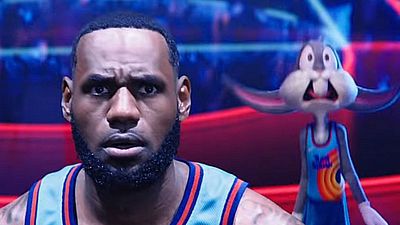 image de la news Bande-annonce Space Jam 2 : LeBron James, Bugs Bunny et les Toons jouent au basket