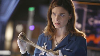image de la news The Rookie : Emily Deschanel (Bones) jouera l'ex-femme de Nathan Fillion dans la saison 3