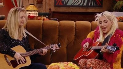 image de la news Friends The Reunion : Lisa Kudrow et Lady Gaga reprennent Smelly Cat dans l'épisode des retrouvailles