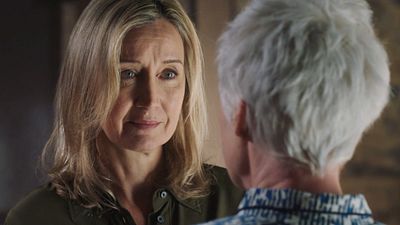 image de la news Ici tout commence : Claire et Olivia s'embrassent enfin [SPOILERS]