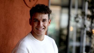 image de la news Plus belle la vie : le nageur paralympique Théo Curin prochainement dans la série ?