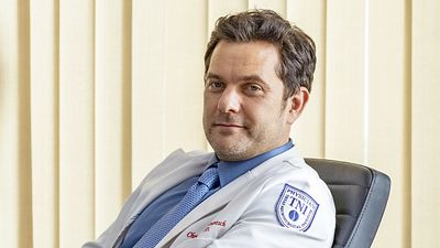 image de la news Dr. Death sur Starzplay : Joshua Jackson imagine que "les Français seront complètement hallucinés par le système de santé américain"