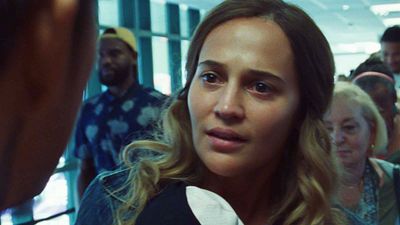 image de la news Blue Bayou par Alicia Vikander : "Incroyable de voir comme les lois peuvent changer en votre faveur ou en votre défaveur"