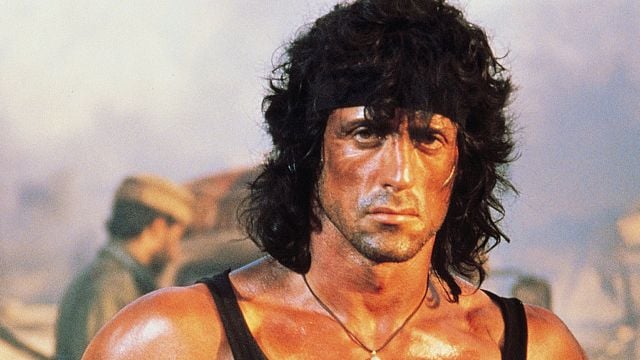 image de la news Rambo 3 : Sylvester Stallone retrouve un objet iconique de la saga dans une scène coupée