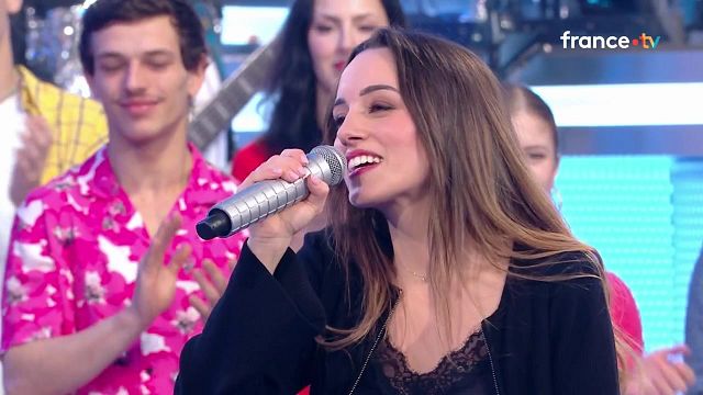 image de la news N'oubliez pas les paroles : "Ça va être très chaud ce soir", Sandy dépasse les 300 000 euros et tease la suite