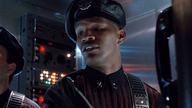 image de la news Il faisait ses premiers pas à l'écran il y a 33 ans, aujourd'hui tout le monde le connait. Avez-vous reconnu ce célèbre acteur ?