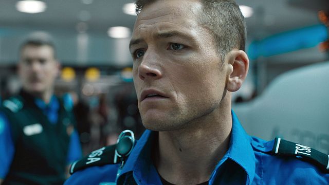 image de la news C'est le roi du thriller d'action... Après avoir dirigé Liam Neeson, Dwayne Johnson et Taron Egerton, ce réalisateur vient de signer un gros coup !