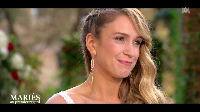 image de la news "Je n'ai pas eu de coup de cœur", Clémence (Mariés au premier regard) balance sur le physique de Romain