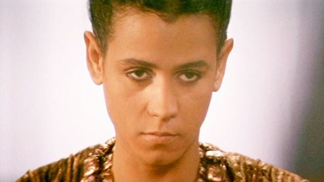 image de la news 30 ans après Stargate, que devient Jaye Davidson, le grand méchant Râ du film de science-fiction ?