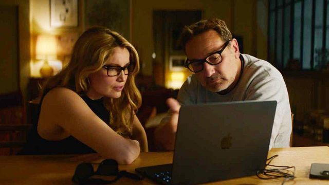 image de la news A voir au cinéma : Gilles Lellouche et Laetitia Casta mènent l'enquête... Une comédie truffée de références qui devrait vous régaler !