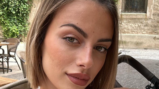 image de la news Adrianna fait des siennes, Giuseppa et Paga (Les Marseillais) ne savent plus quoi faire...