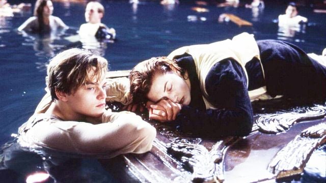 image de la news Titanic sur TF1 : Leonardo DiCaprio aurait-il pu monter sur la planche à la fin du film ? James Cameron répond