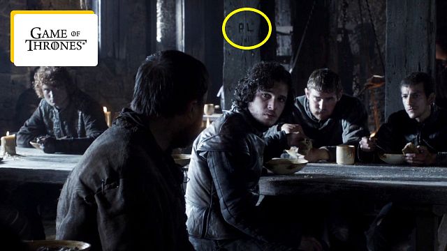 image de la news Game of Thrones : faites pause à 35 minutes de l'épisode 4, et regardez bien au-dessus de Jon Snow
