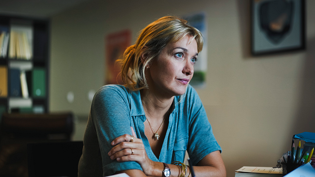 image de la news Le Parfum du bonheur : "Ce rôle est une bénédiction"... Caroline Anglade se confie sur le personnage de Pauline dans l'adaptation du roman ultra populaire de Virginie Grimaldi