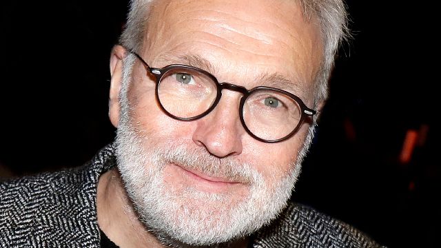 image de la news “Il a fini à genou”, ce détail qui a rendu l’aventure de Laurent Ruquier compliquée dans Les Traîtres