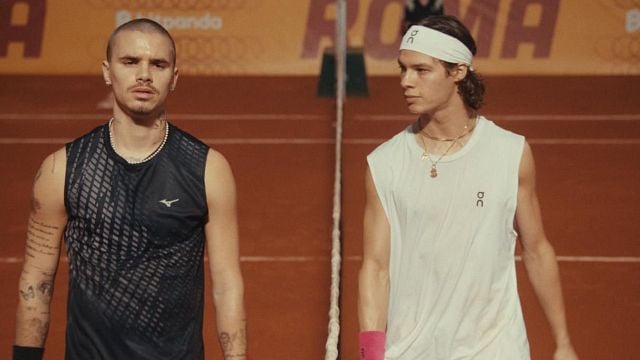 image de la news Premières images Forty Love : Romeo Beckham dans son premier film au cinéma ! Découvrez la bande-annonce de cette romance gay avec Paul Kircher