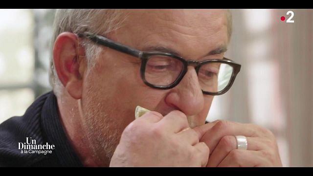 image de la news "J'ai été obligé de faire le deuil", pourquoi Christophe Dechavanne était en larmes dans Un dimanche à la campagne ?