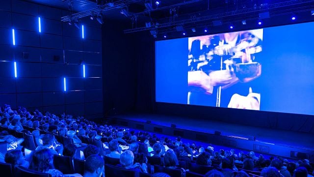 image de la news Bonne nouvelle pour les cinéphiles : la Cité du cinéma ouvre sa salle au public !