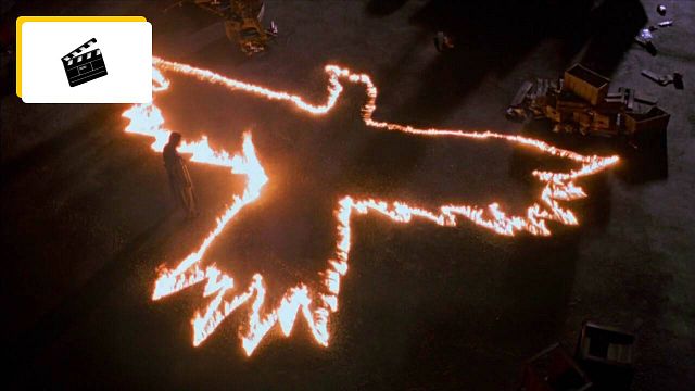 image de la news 30 ans après, le remake de ce film culte des années 90 a enfin une date de sortie