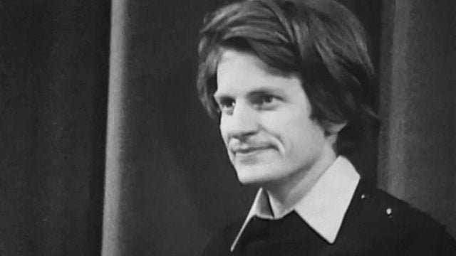 image de la news Oui, c'est bien lui ! Il y a 53 ans, cet acteur français que tout le monde connait donnait sa première interview à la télévision