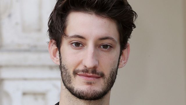image de la news "Ça m'aide beaucoup" : voici le petit secret de Pierre Niney pour préparer ses rôles
