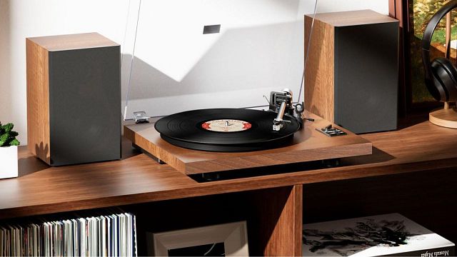 image de la news Un design vintage, un son moderne, une super promo : la platine parfaite pour (re)découvrir vos vinyles