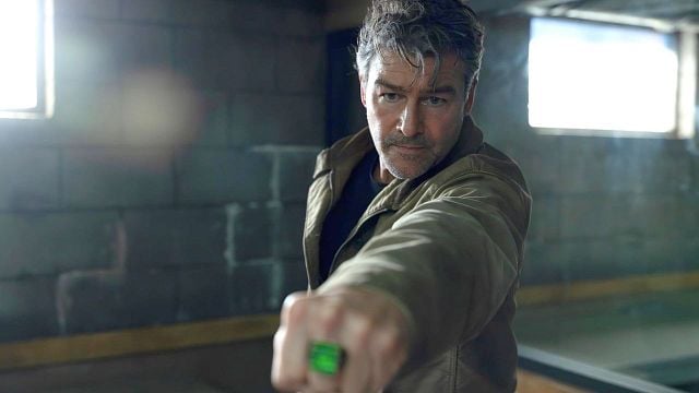 image de la news Lanterns : faut-il avoir vu le film avec Ryan Reynolds noté 2,2 sur 5 avant de découvrir la série HBO ?