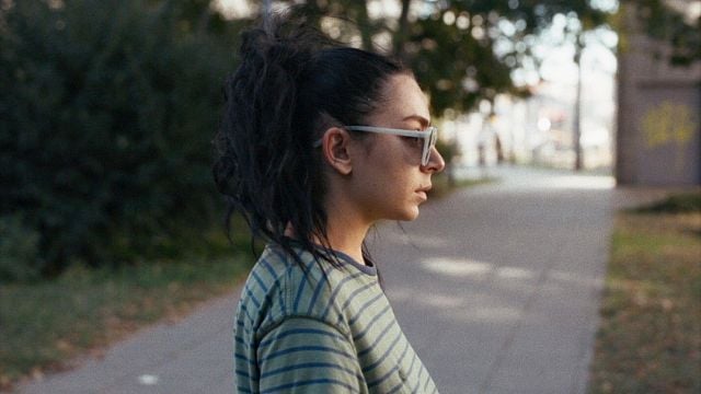 image de la news La superstar Charli XCX dans son tout premier rôle au cinéma ! Quelle actrice est-elle dans Eruption ?