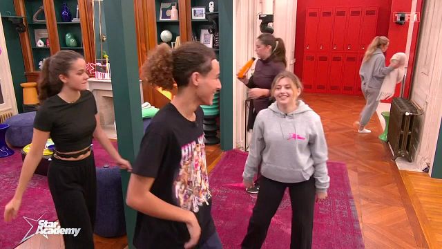 image de la news Un premier couple formé au château ? Les élèves de la Star Academy en sont persuadés