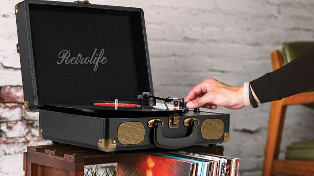 image de la news Amazon écrase la concurrence avec cette promo sur la platine vinyle vintage Retrolife