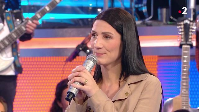 image de la news N’oubliez pas les paroles : Natacha grande Maestro, pourquoi ne voit-on jamais son compagnon Julien ?