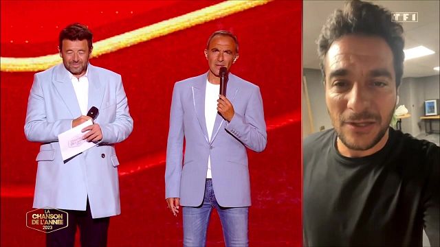 image de la news Amir : en larmes, il dédie sa victoire de la chanson de l’année à sa maman décédée