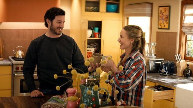 image de la news Nobody Wants This saison 3 : c'est officiel, Adam Brody et Kristen Bell reviennent sur Netflix en octobre !