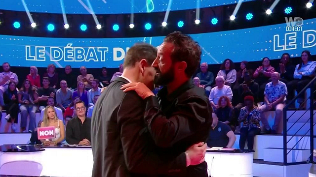 image de la news TBT9 : pourquoi Jordan de Luxe s'est-il effondré dans les bras de Cyril Hanouna ?