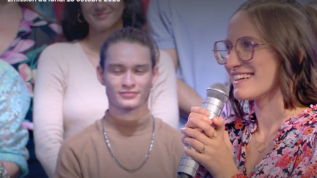image de la news "J'ai paniqué", Emmanuelle (N’oubliez pas les paroles) frôle de justesse l’élimination, Nagui lui donne un conseil