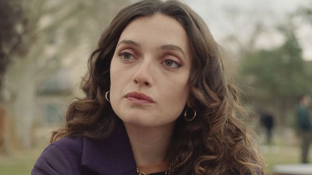 image de la news Ici tout commence : Vic ment à ses proches pour cacher son secret !