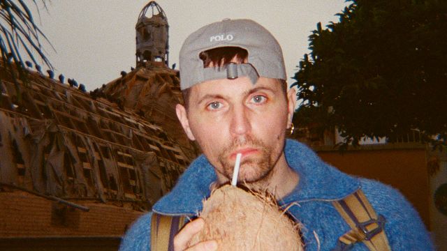 image de la news C'est l'un des acteurs les plus populaires du cinéma français : retrouvez Raphaël Quenard dans ce film loufoque et touchant