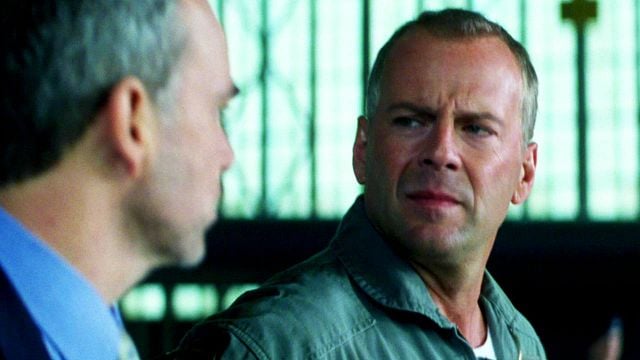 image de la news "Je ne travaillerai plus jamais avec lui" : après avoir joué dans ce célèbre film de science-fiction il y a 28 ans, Bruce Willis a catégoriquement refusé de collaborer à nouveau avec son réalisateur