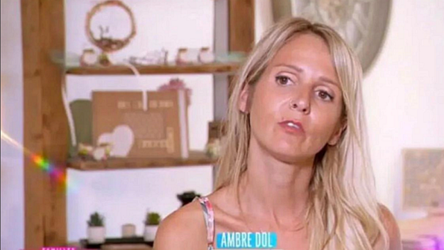image de la news Ambre Dol évoque sa vision du couple et vient en aide à une abonnée