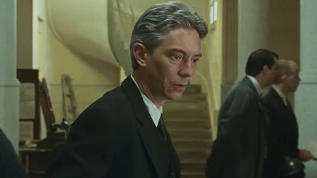 image de la news Notre Salut avec Swann Arlaud : pourquoi ces chansons modernes dans un film sur la Seconde Guerre mondiale ?