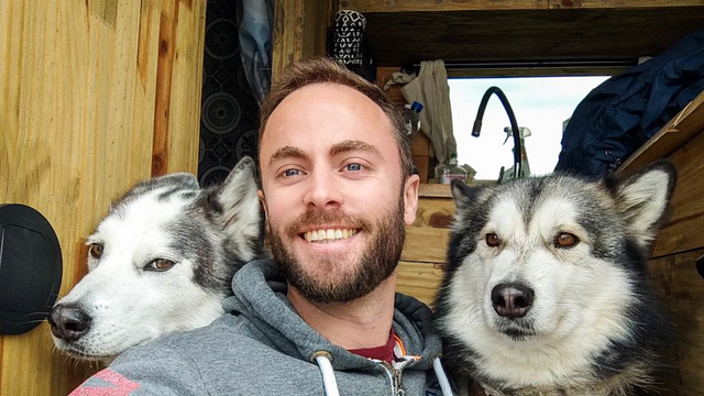 image de la news Axel (Mariés au premier regard) pose aux côtés de sa nouvelle compagne !