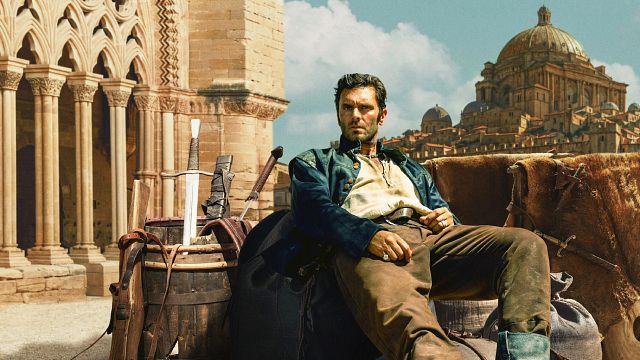 image de la news Netflix : cette série historique avec Pio Marmaï a failli adapter l’un des meilleurs romans de fantasy français !