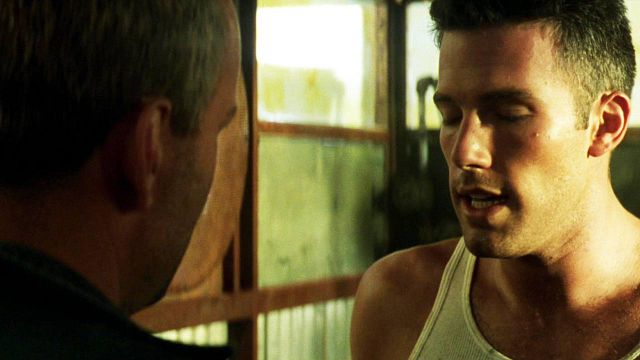 image de la news "C'est la seule fois de ma vie que ça m’est arrivé" : il y a 39 ans, Ben Affleck n'était vraiment pas bien en tournant cette scène culte avec Bruce Willis