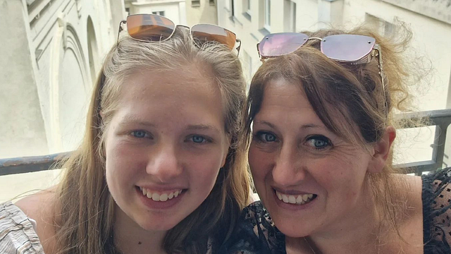 image de la news "Ne lâche jamais rien" : le joli message de Cindy Van Der Auwera (Familles nombreuses) à sa fille victime de harcèlement