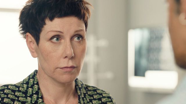 image de la news Plus belle la vie : Babeth face à la tentation avec Mathieu, va-t-elle tromper Patrick ?
