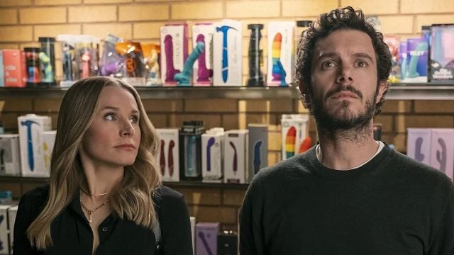 image de la news Disponible aujourd'hui sur Netflix : après 1 an d'attente, Noah (Adam Brody) et Joanne (Kristen Bell) sont enfin de retour dans la saison 3 de Nobody Wants This !